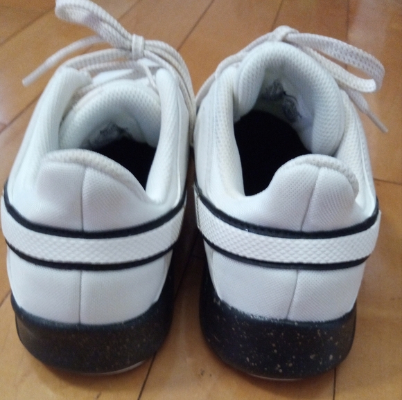 Nike Legend Essential 2 women's cross trainer athletic sneaker size 6 EUC - Picture 5 of 8